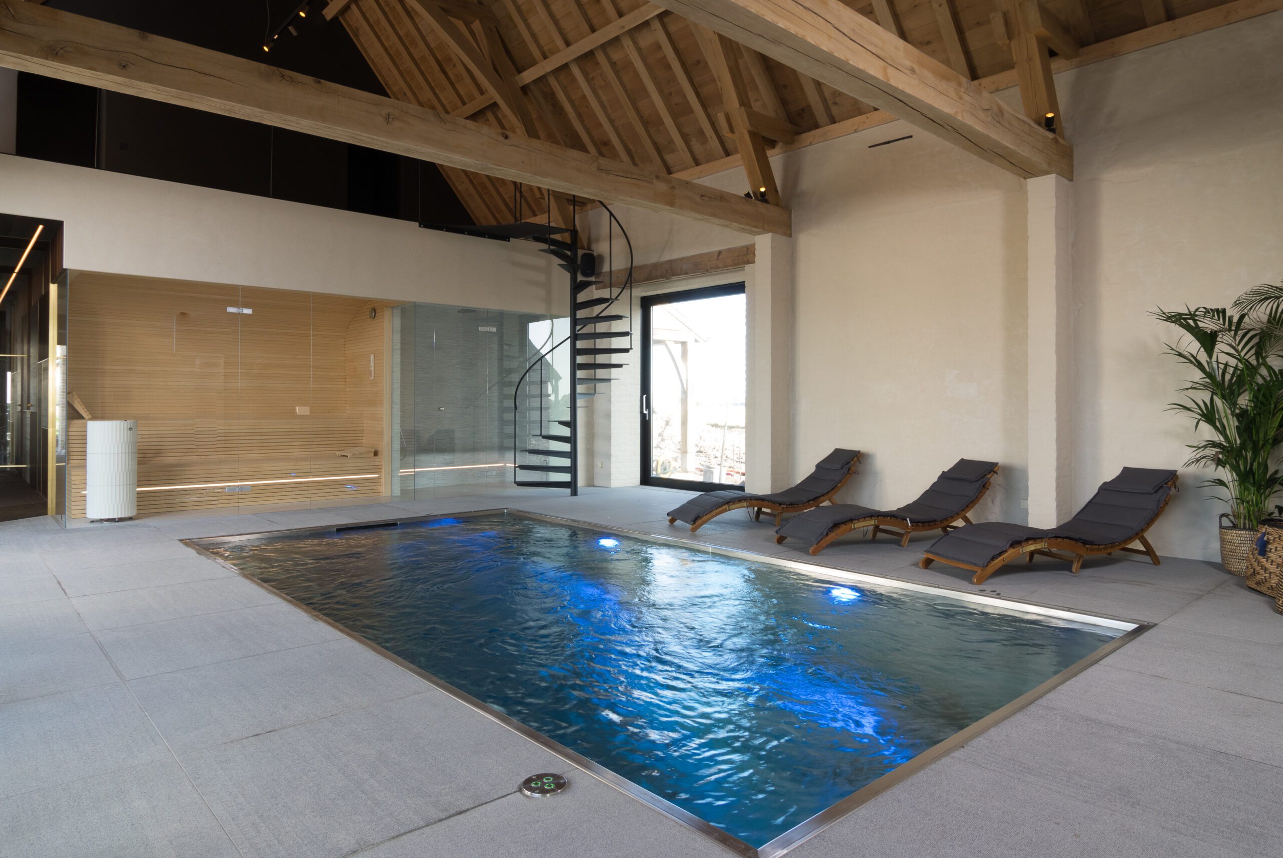 Binnenbad met uitzicht