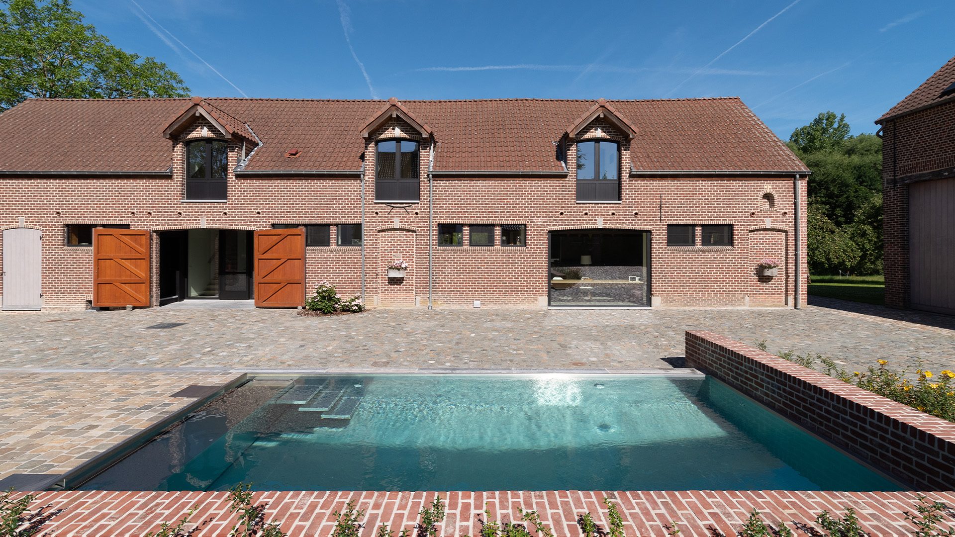 Zomers genot op een vierkantshoeve