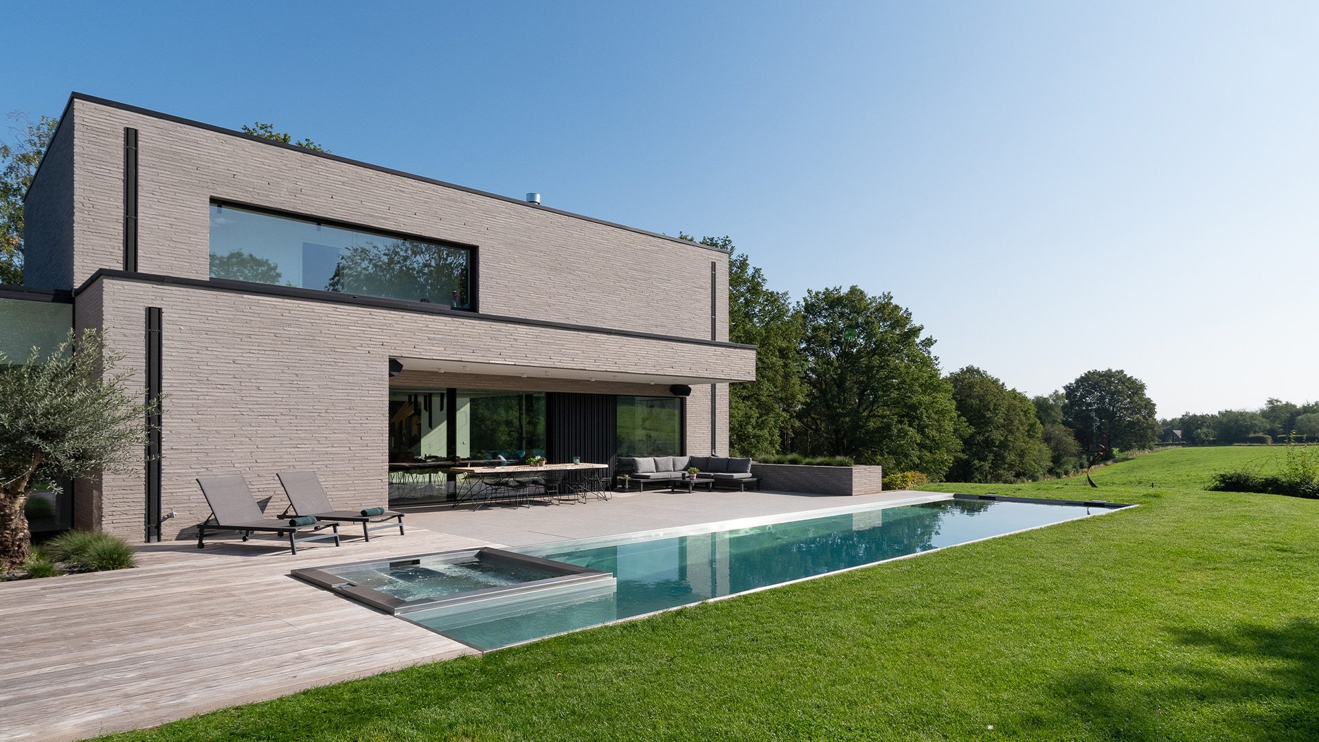 Luxe zwembad en jacuzzi in één